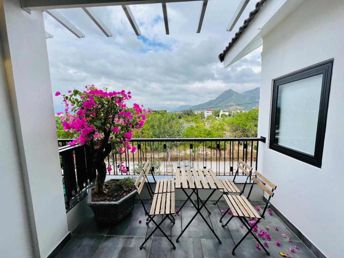 The Track Homestay - Near Bai Dai Beach Cam Lam Εξωτερικό φωτογραφία