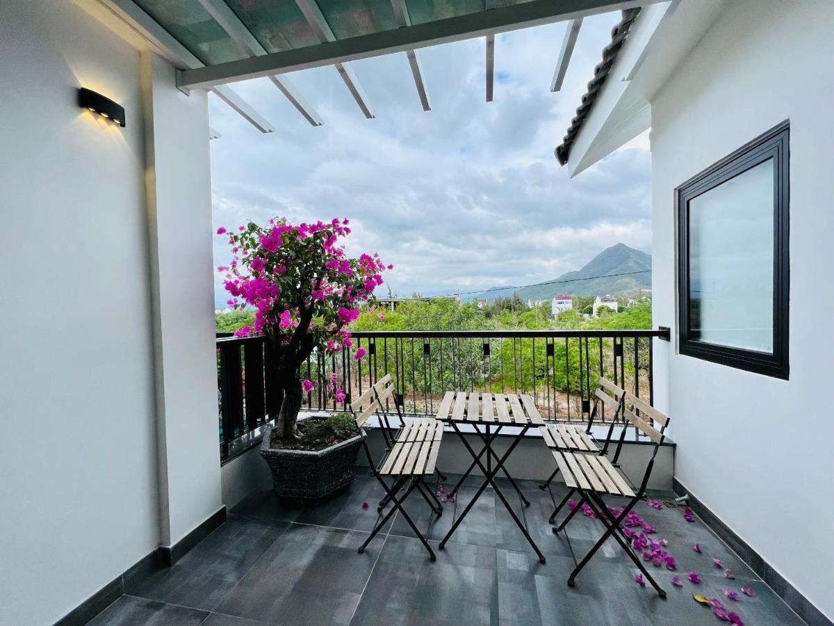 The Track Homestay - Near Bai Dai Beach Cam Lam Εξωτερικό φωτογραφία