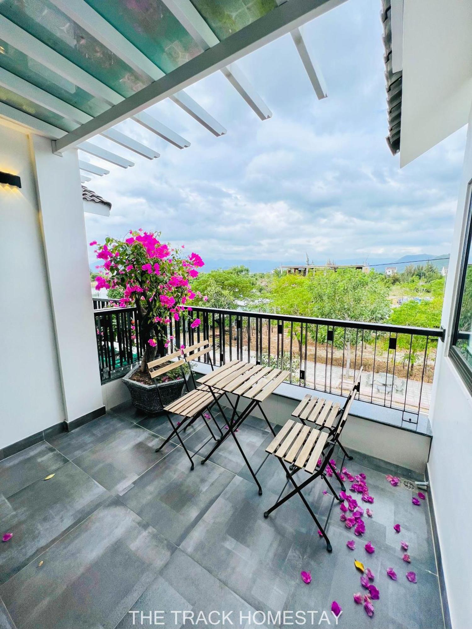 The Track Homestay - Near Bai Dai Beach Cam Lam Εξωτερικό φωτογραφία