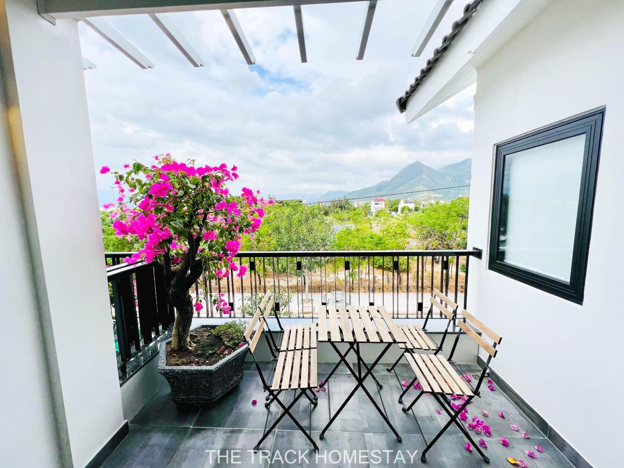 The Track Homestay - Near Bai Dai Beach Cam Lam Εξωτερικό φωτογραφία